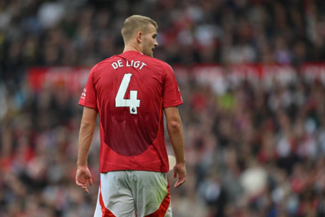 De Ligt đã ra sân cho Man United.